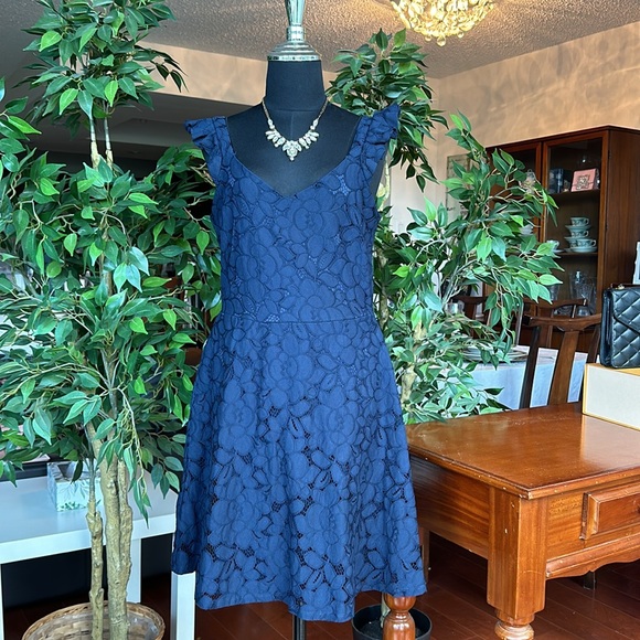 💖 Monteau Navy Lace Dress Size Large (fits like a Medium) - Picture 12 of 12